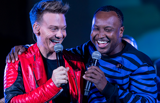 Michel e Thiaguinho misturam sertanejo com pagode