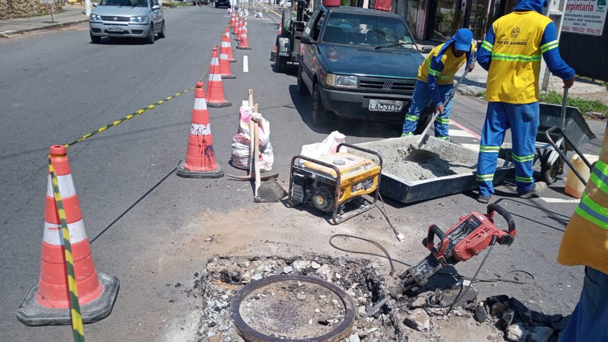 Prefeitura segue com nivelamento dos tampões das vias que recebem novo asfalto