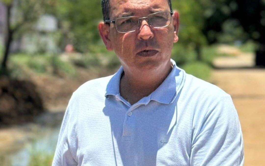 Maurício BM visita bairro com representantes da Rio+ Saneamento