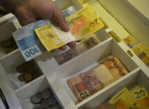 Novo salário mínimo de R$ 1.412 é implementado a partir desta segunda-feira