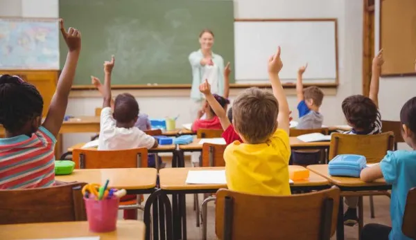 Arraial do Cabo Sanciona Novo PCCR para Servidores da Educação Após 25 Anos