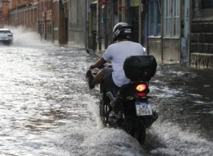 Chuva leva prefeito do Rio a decretar situação de emergência