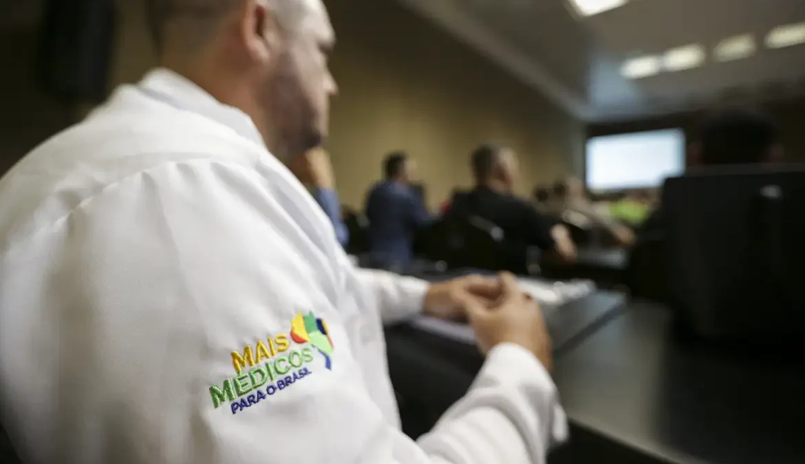 Número de profissionais que atuam no Mais Médicos aumenta 105% em 2023