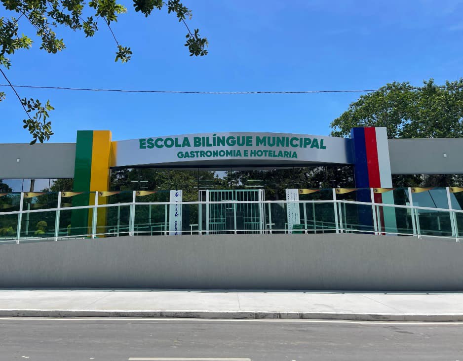 Inauguração da Escola Bilíngue com Orientação em Gastronomia e Hotelaria e Show com Xande de Pilares: Araruama Celebra 165 Anos de Desenvolvimento e Cultura de Araruama