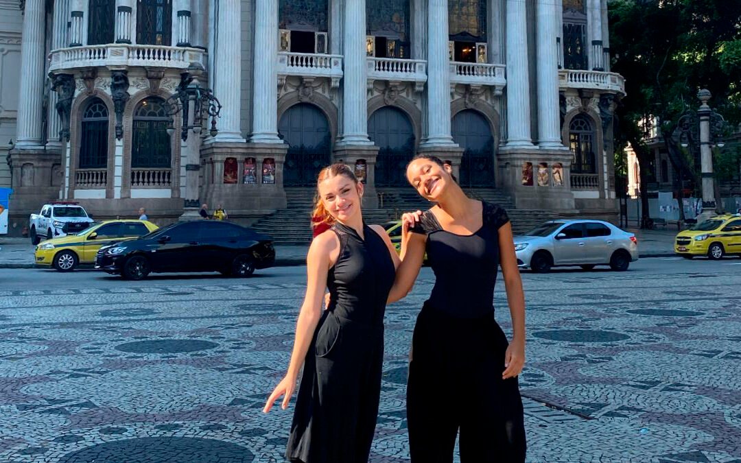 Bailarinas riostrenses se apresentam no Theatro Municipal do Rio de Janeiro