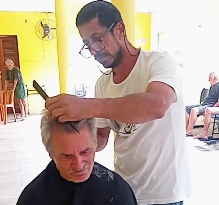 Equipes do CRAS Barra e do CadÚnico fazem ação conjunta na Mansão dos Velhinhos
