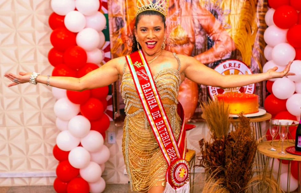 Após ser coroada Rainha de Bateria, Tania Valeska se prepara para o desfile da Concentra Imperial