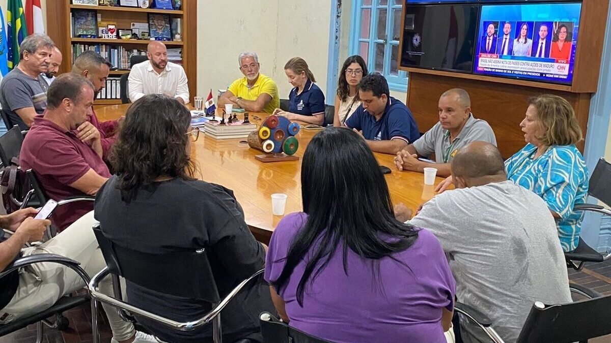 Reajuste do funcionalismo municipal: Prefeito Vinicius Claussen recebe comissão de vereadores e de representantes do SindPMT e do Sepe-RJ