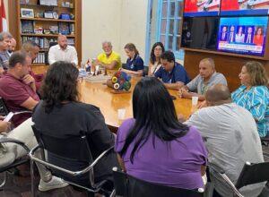 Reajuste do funcionalismo municipal: Prefeito Vinicius Claussen recebe comissão de vereadores e de representantes do SindPMT e do Sepe-RJ