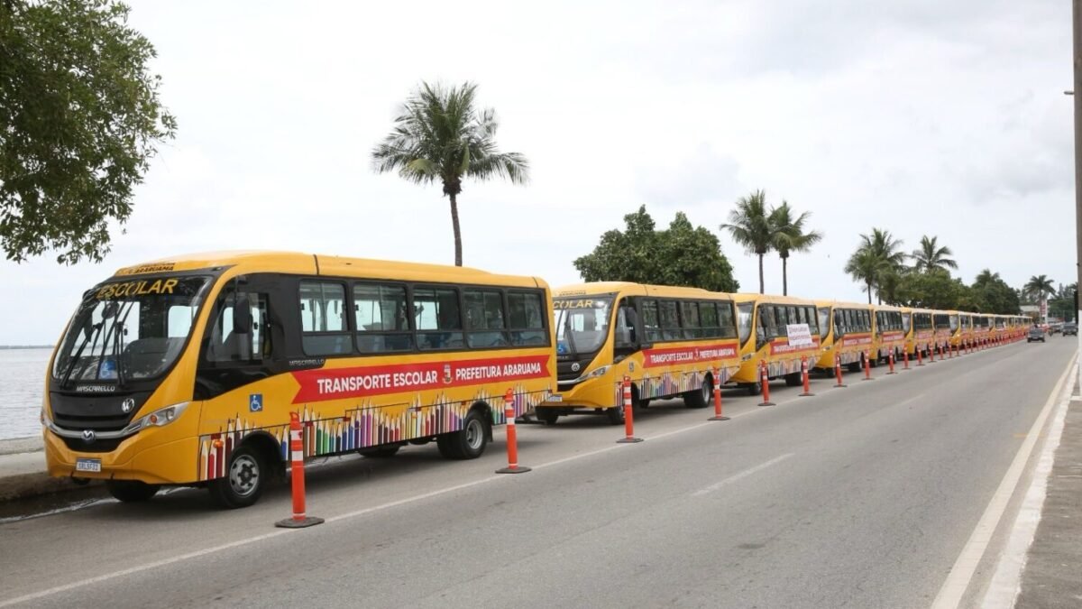 Araruama realiza a entrega de 30 ônibus para a Rede Municipal de Ensino dos 5 distritos