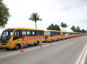 Araruama realiza a entrega de 30 ônibus para a Rede Municipal de Ensino dos 5 distritos