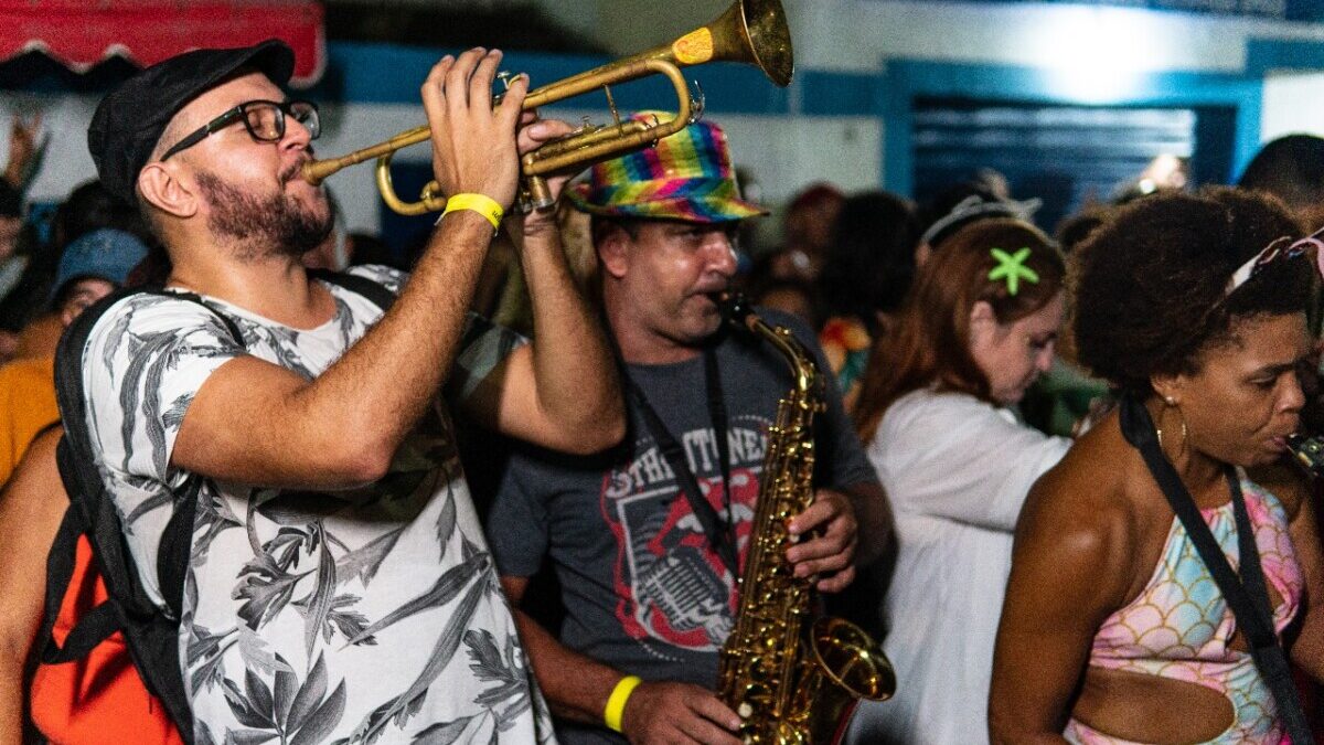 ESQUENTA CARNAVAL: Ensaios do Parókia trazem a energia da folia para as ruas de Cabo Frio