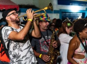 ESQUENTA CARNAVAL: Ensaios do Parókia trazem a energia da folia para as ruas de Cabo Frio