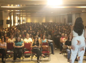 Jornada Pedagógica da Educação lota auditório de hotel em Cabo Frio