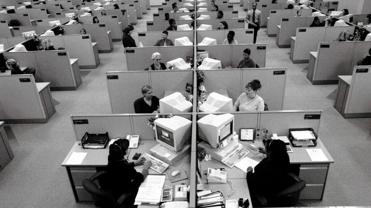 Os antigos cubículos podem ser a nova tendência dos escritórios