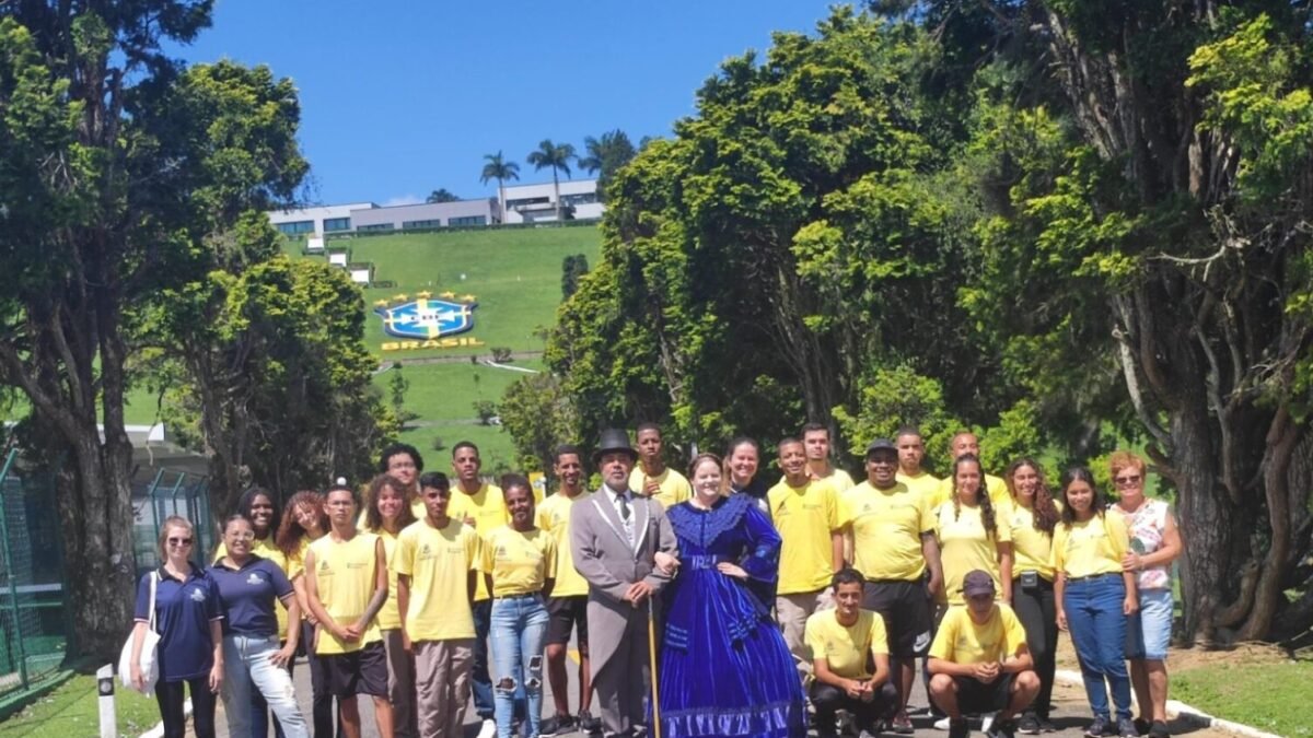 Projeto ‘Olhar a cidade’: Jovens do Novo Promaj fazem tour por Teresópolis