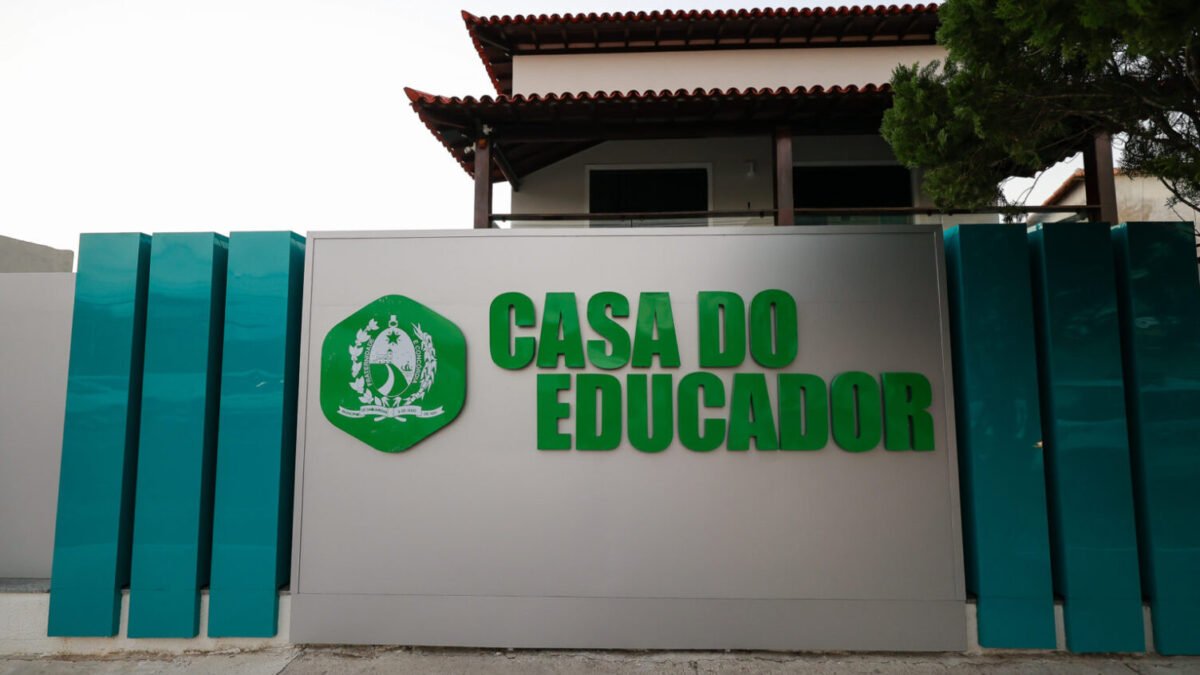 Prefeitura inaugura a Casa do Educador Professora Regina Lúcia Coelho de Sá