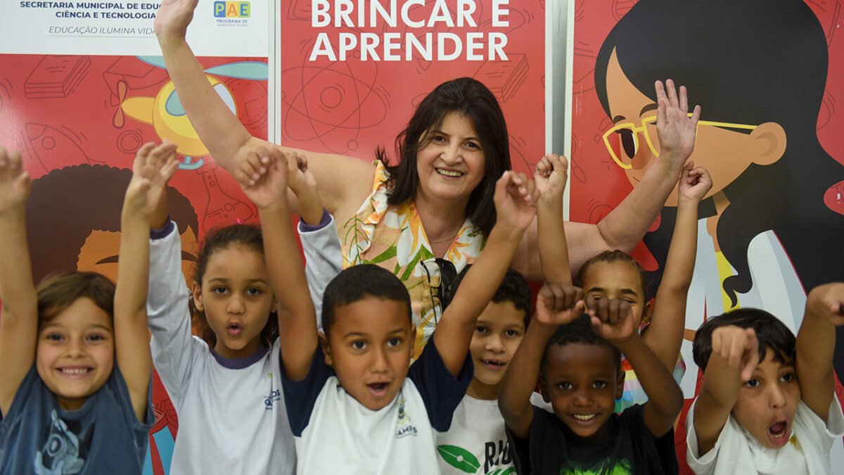 Educadores já podem solicitar ampliação de carga horária para 30h/semanais