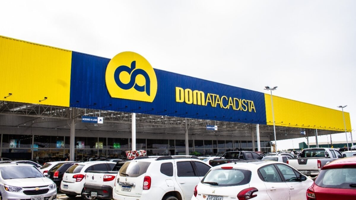 “Brilhe com o DOM” – Campanha exclusiva de cabelos segue a todo vapor nas unidades Dom Atacadista participantes