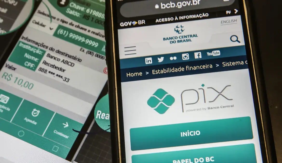 Pix bate recorde e supera 200 milhões de transações em um dia