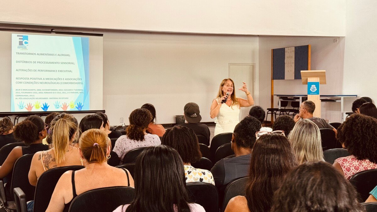 Educação de Cabo Frio promove formação para auxiliares de classe envolvidos no acompanhamento de estudantes com TEA
