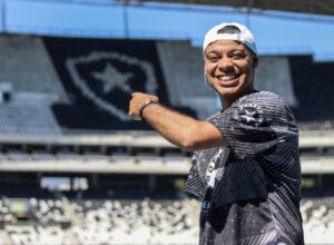 Emerson Dias é o novo Intérprete da Botafogo Samba Clube