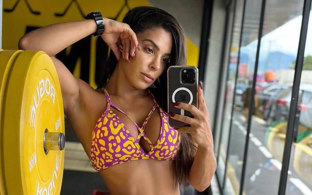 Tricampeã na categoria wellness, Monique Rizzeto revela preparação para o carnaval 2025