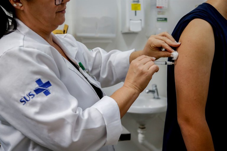 Aplicação da vacina contra a Dengue é ampliada para todas as unidades de Saúde