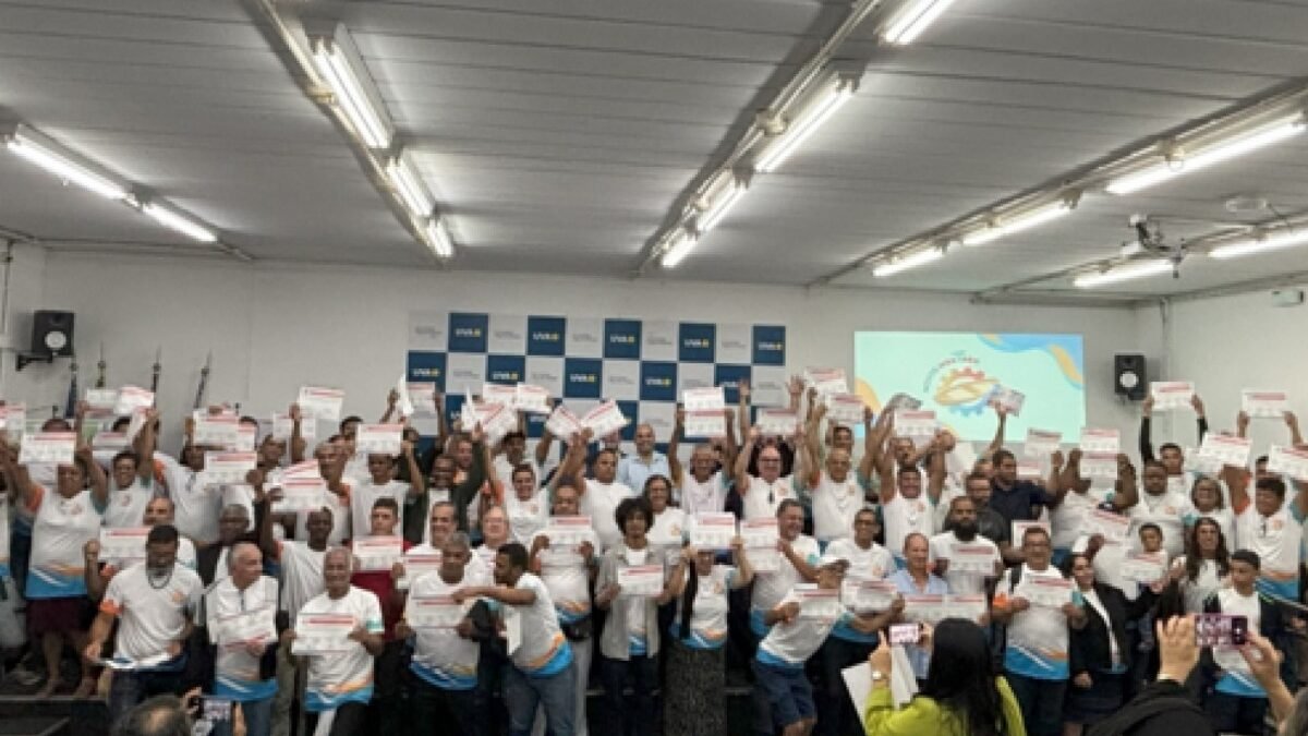 Instituto Onda Azul celebra formatura de alunos do Projeto Novos Mestres em Cabo Frio