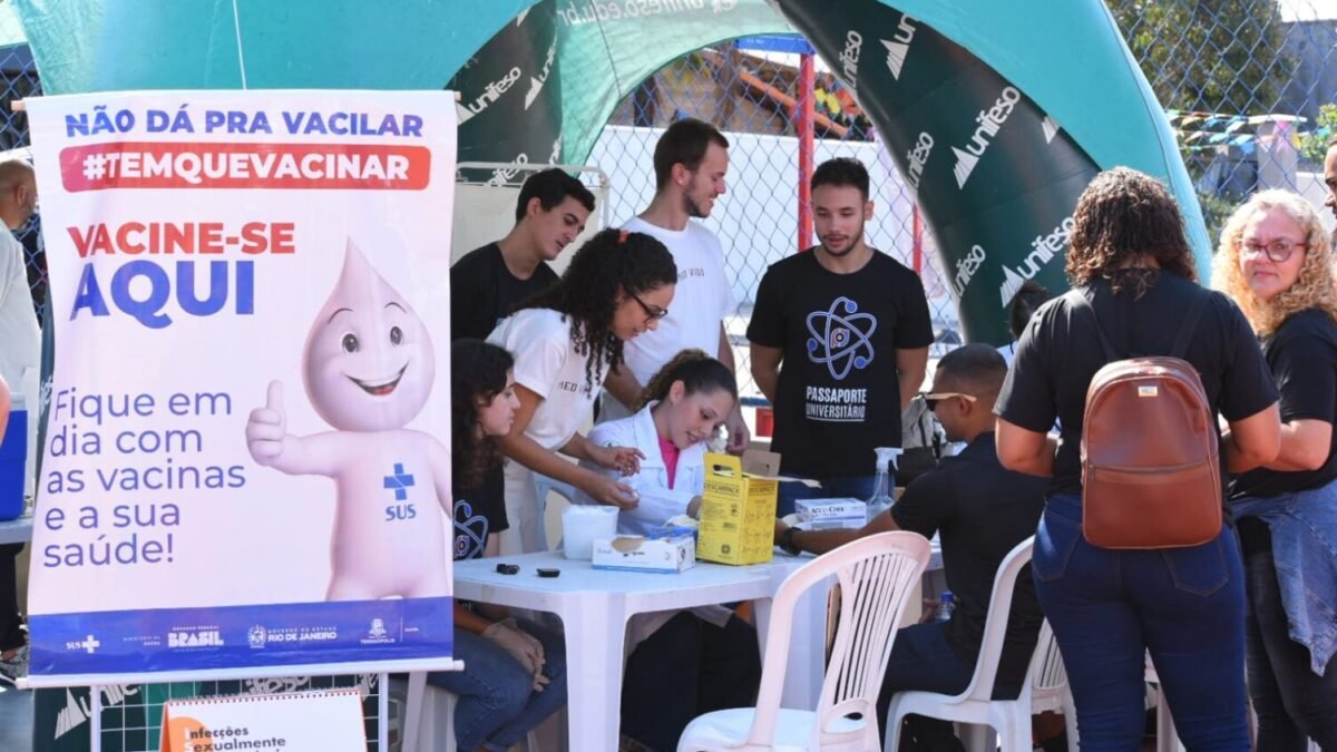 Alunos do Passaporte Universitário prestam serviços gratuitos em Itaipuaçu