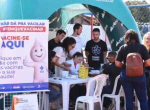 Alunos do Passaporte Universitário prestam serviços gratuitos em Itaipuaçu