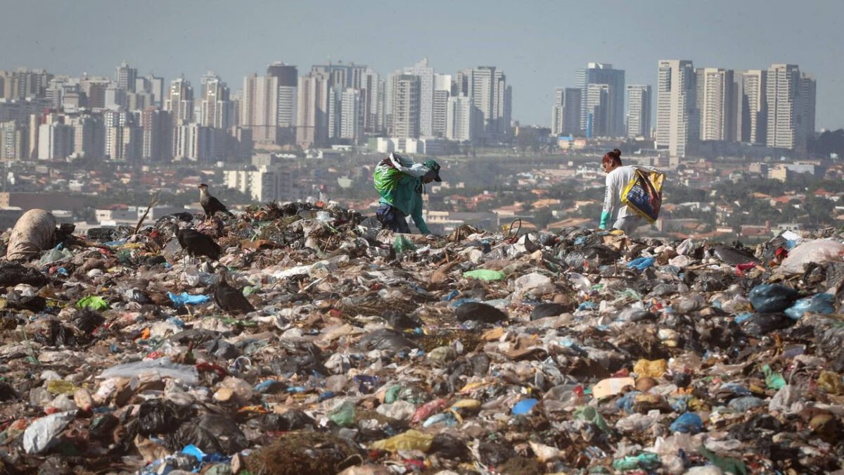 O lixo no Brasil pode custar quase R$ 150 bilhões