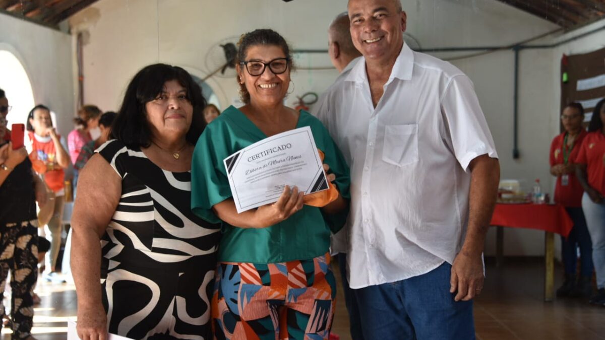 Terceira Idade de Maricá forma alunas no Curso de Corte e Costura