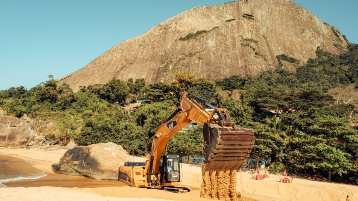 Maricá inicia obra de guia-corrente no Recanto, em Itaipuaçu