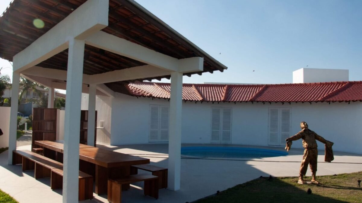 Conheça os ambientes e os significados do Museu Casa Darcy Ribeiro, em Maricá