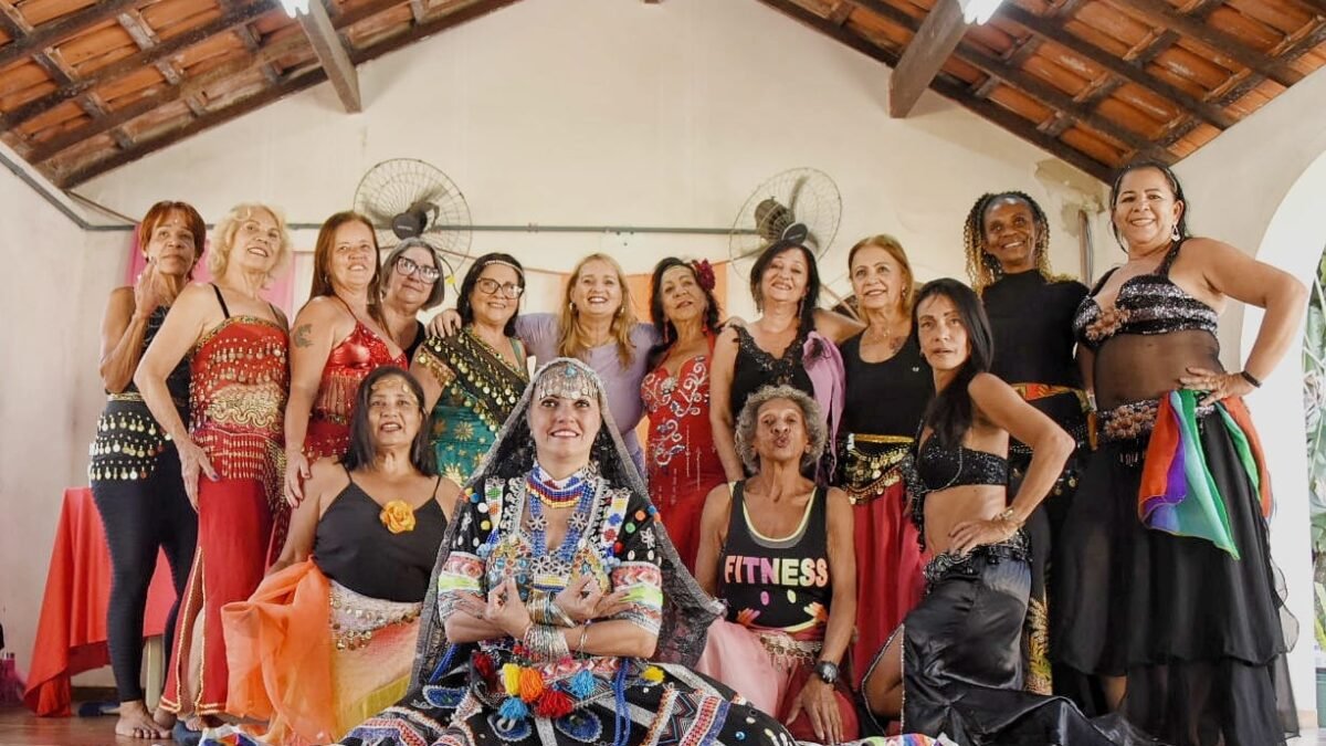 Terceira Idade de Maricá batiza novas alunas de dança Árabe