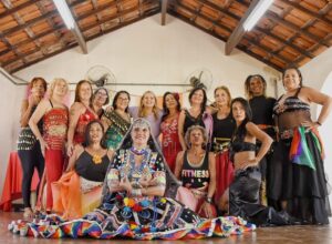 Terceira Idade de Maricá batiza novas alunas de dança Árabe