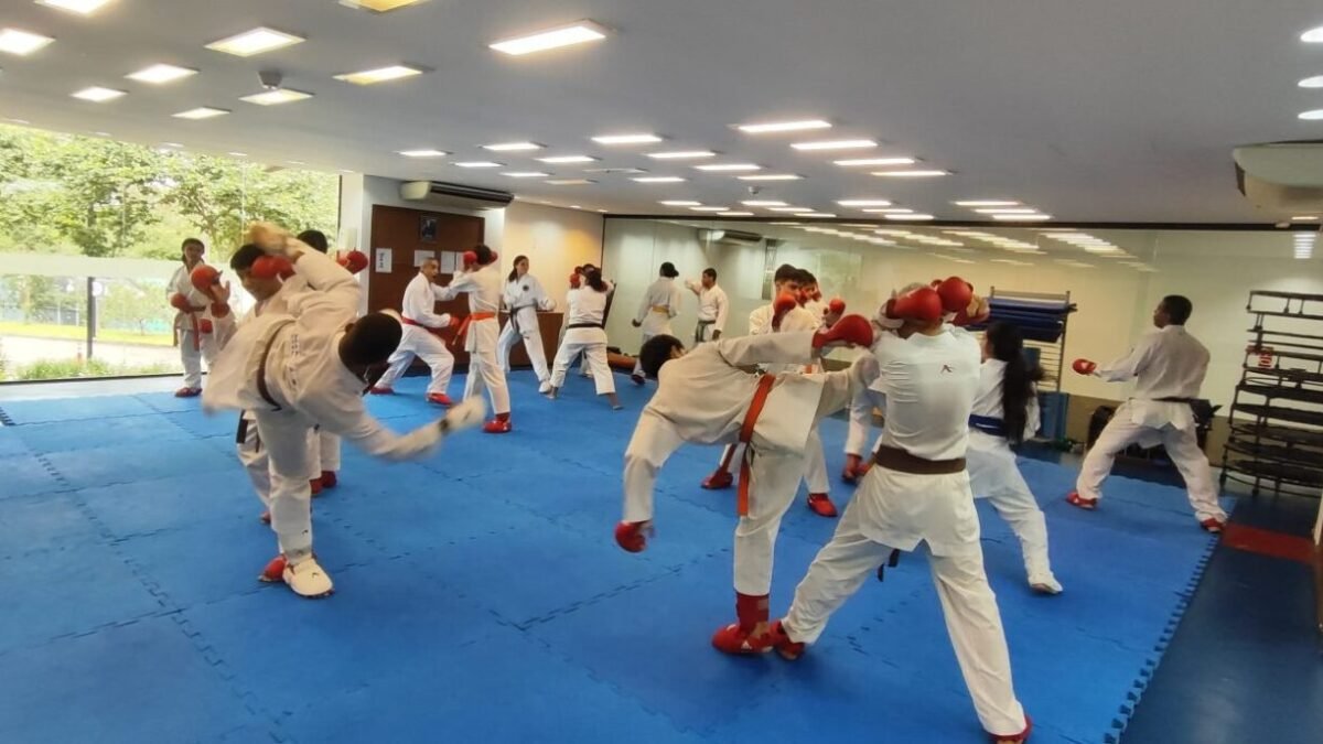Atletas do Maricá Competições participam de treinamento para definir equipes de karatê