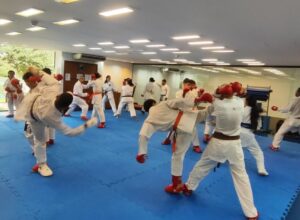 Atletas do Maricá Competições participam de treinamento para definir equipes de karatê