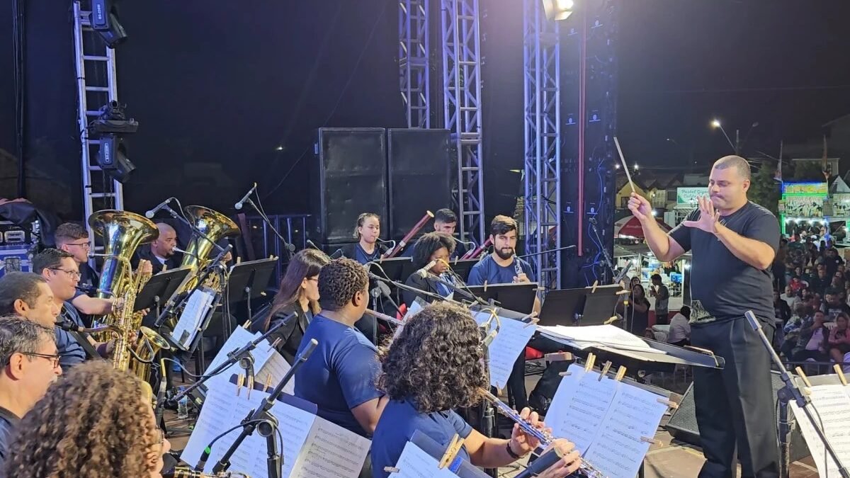 Orquestra de Sopros Nova Aurora se apresenta com Raiz do Sana em Rio das Ostras