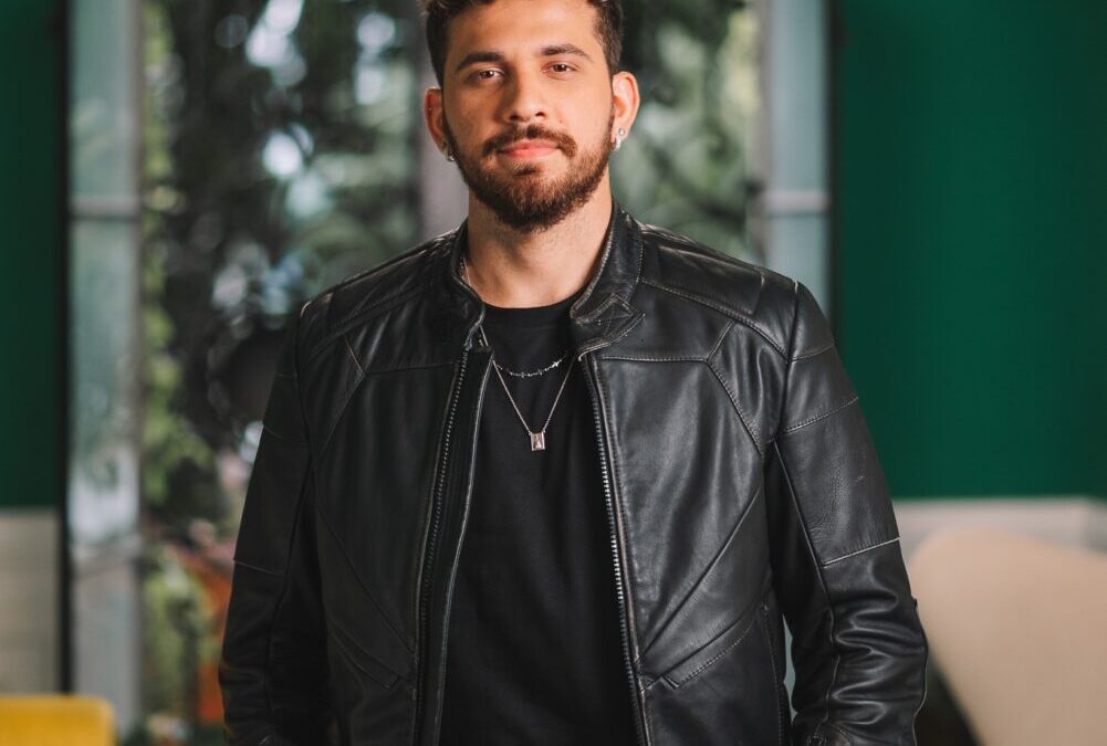 Gustavo Mioto leva seus maiores sucessos para festa de aniversário de Casemiro de Abreu