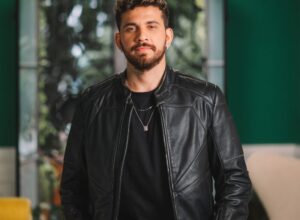 Gustavo Mioto leva seus maiores sucessos para festa de aniversário de Casemiro de Abreu