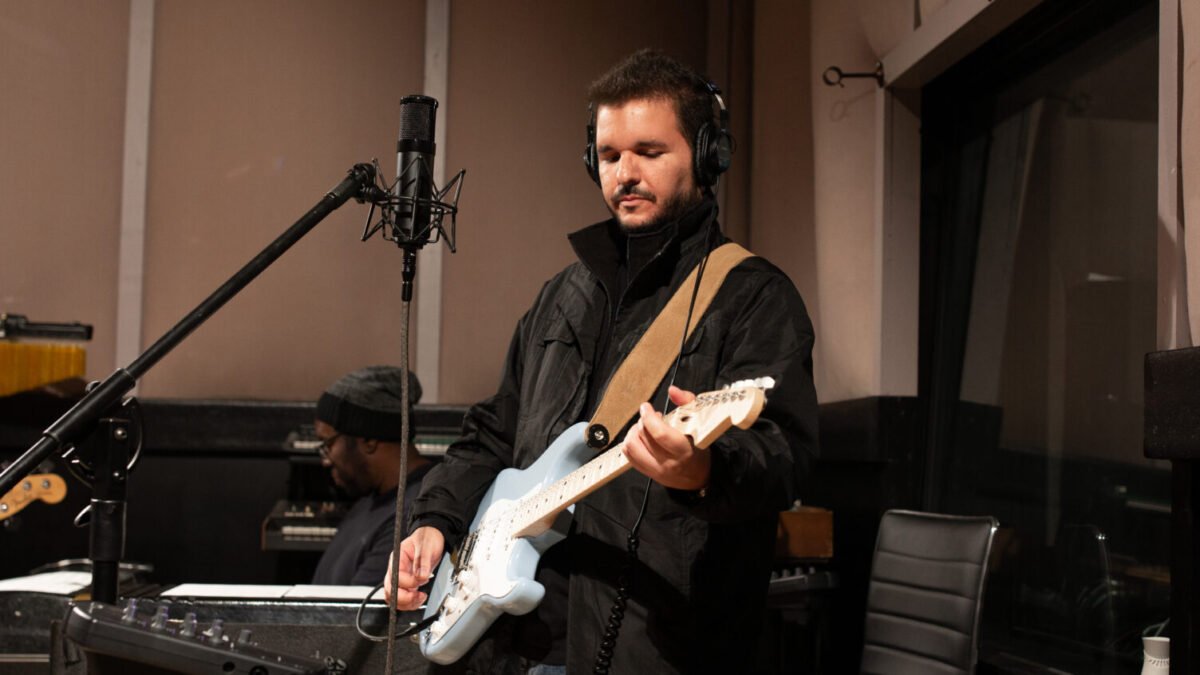 Guitarrista Eddie Pimentel estréia turnê no Polo Gastronômico Macaé