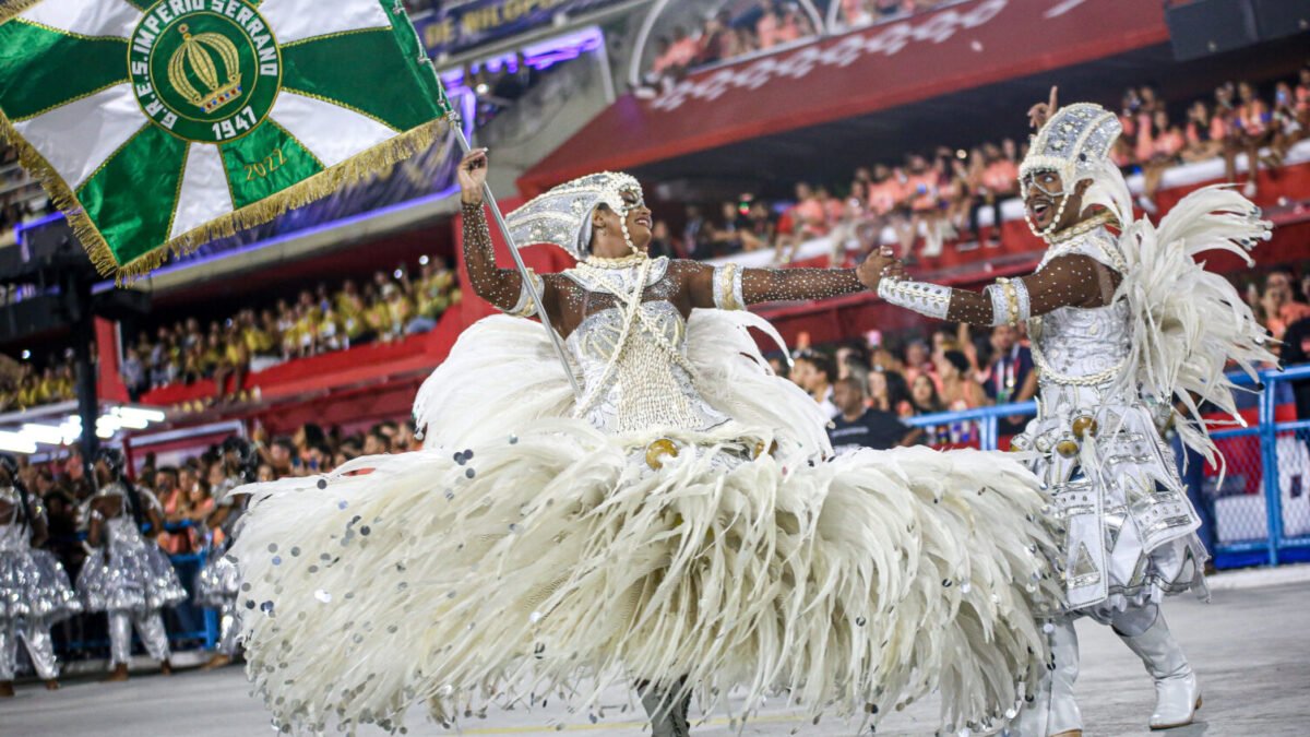 Verônica Lima destaca a importância da formação de novos casais de mestre-sala e porta-bandeira