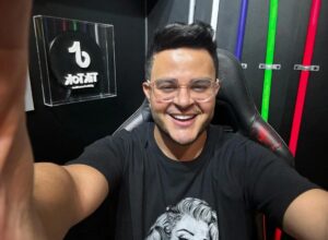 Celebrando 100 mil seguidores, Eldo Gomes se destaca entre os influenciadores Tiktokers de Brasília