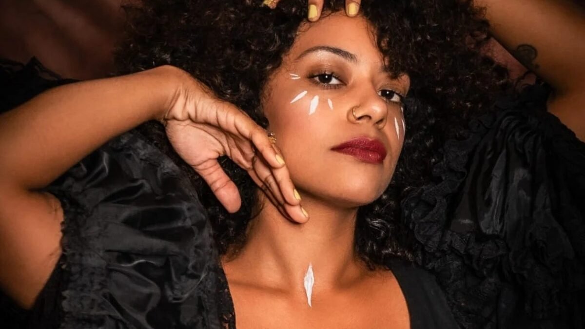 Thati Dias estreia ‘Soturna’ em Rio das Ostras com show imperdível no Trik Trik Pub