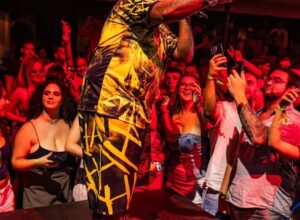 MC Delux reflete sobre a valorização do funk após sua sexta turnê europeia