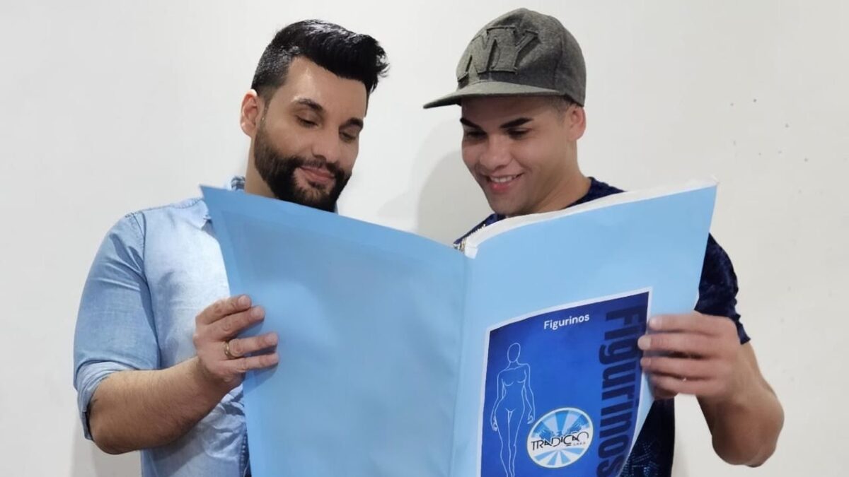 Rei de bateria da Tradição inicia preparativos com a fantasia da estreia  Sapucaí