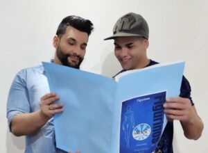 Rei de bateria da Tradição inicia preparativos com a fantasia da estreia  Sapucaí