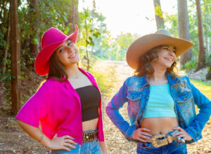 Dupla Melissa e Milena celebra 1 milhão de visualizações do clipe Surra de Saudade